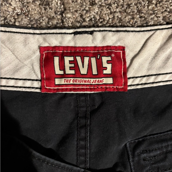 Vintage Levi’s Cargo Shorts - Picture 6 of 6